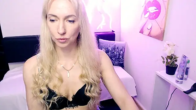 Chat XXX en directo de Cute_Smile_Shy