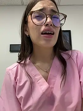 Sweet_Milaa1 Adlı Modelin Canlı XXX Sohbeti
