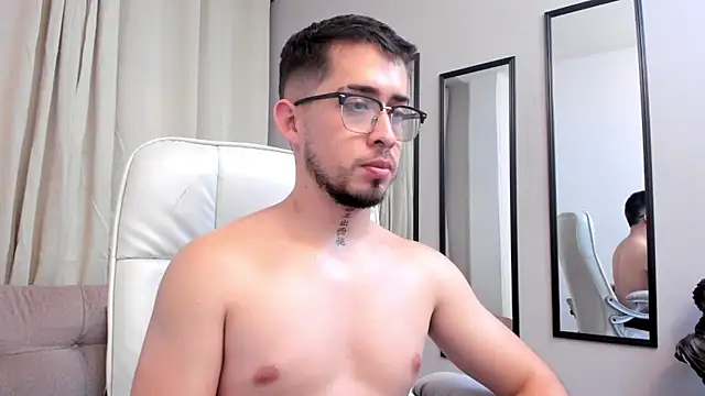 Chat XXX en directo de Tommas_Jhonson