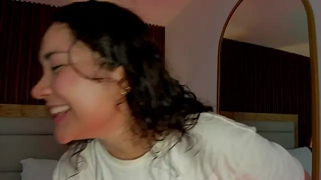 rossie_lanie_ Adlı Modelin Canlı XXX Sohbeti