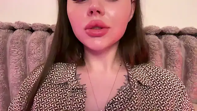 AlmaryKim Adlı Modelin Canlı XXX Sohbeti