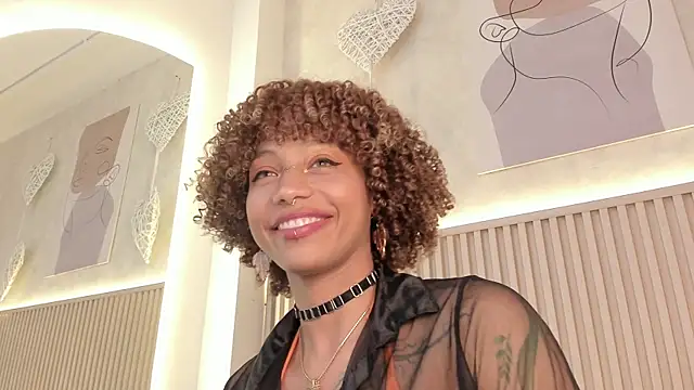 daiana_curly Adlı Modelin Canlı XXX Sohbeti