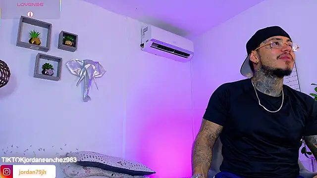 JordanSmiith_ Adlı Modelin Canlı XXX Sohbeti