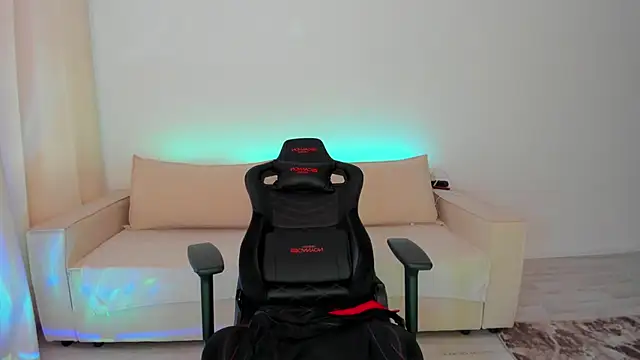 DeferentUproar's Live XXX Chat