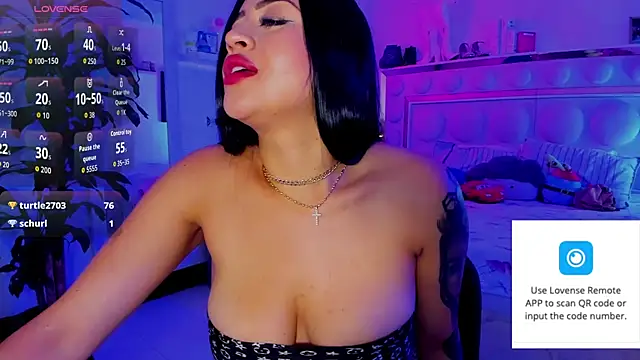 lucianaroy Adlı Modelin Canlı XXX Sohbeti