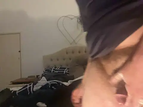 malcolm2334 élő XXX-chatje