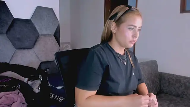 MikaelaStone 라이브 XXX 채팅