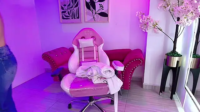 Chat +18 de Miia__owens ao vivo