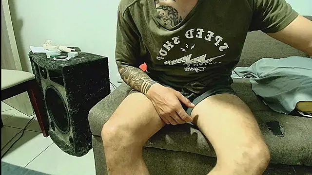Chatroom XXX en direct de thomas_gun