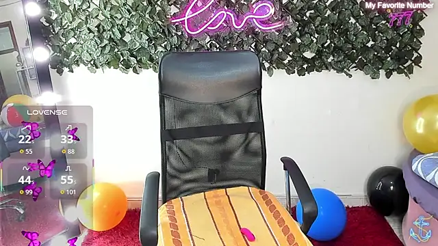DestinyHills' Live XXX Chat