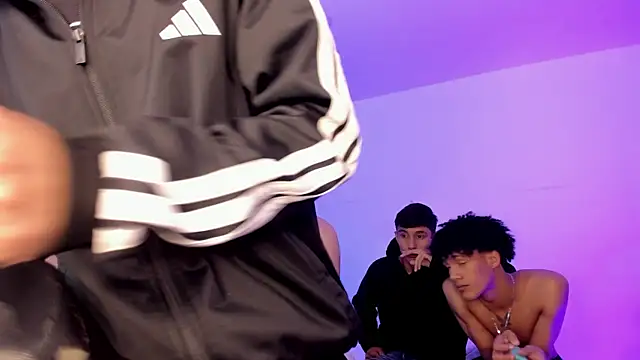 Handsomeboyss19 Live XXX Chat