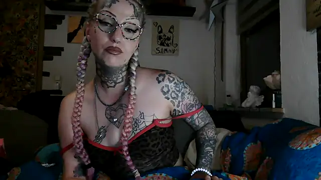 Chatroom XXX en direct de RoxxyInk