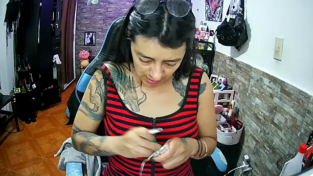 AngelaQueen_ Chat XXX in diretta