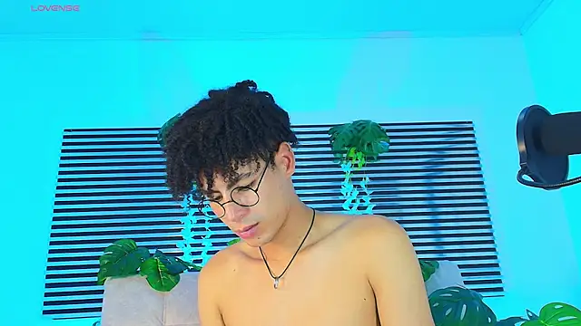 ThiiagoSaeenz's Live XXX Chat