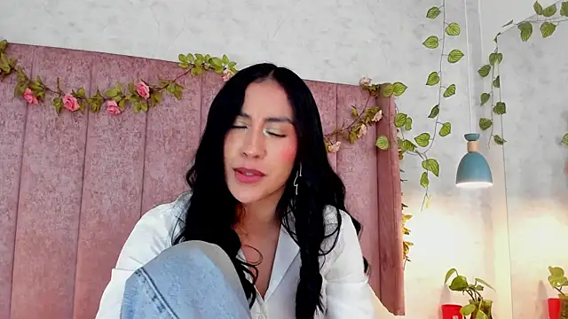 دردشة AnyaJay الجنسية المباشرة