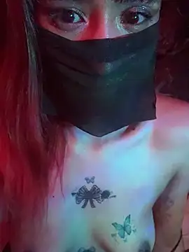 MiNniE_666 élő XXX-chatje