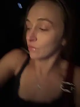 lunagirl13 élő XXX-chatje