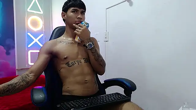 XXX chat uživo modela luka_big18
