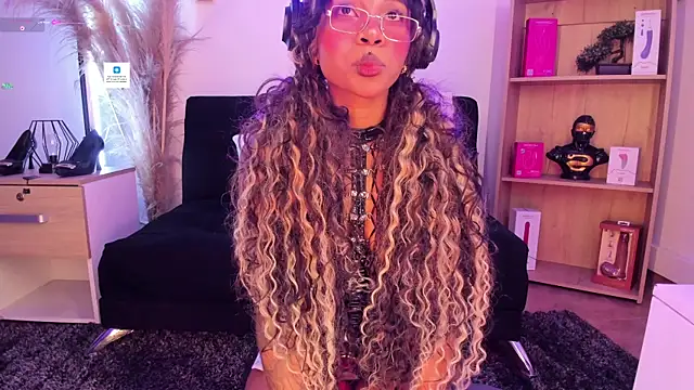 XXX chat uživo modela Tylla__
