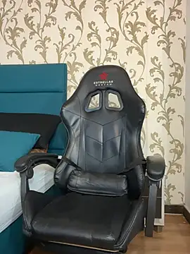 XXX chat uživo modela Dante_Goldt