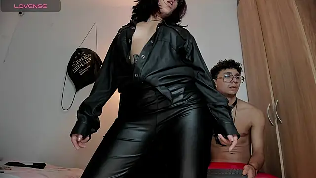 แชท XXX สดของ fetish_lovers_