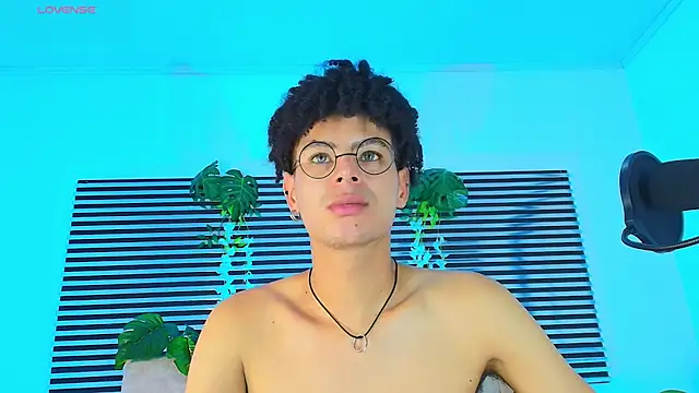 ThiiagoSaeenz Chat XXX live
