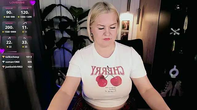 YolandaKiss élő XXX-chatje