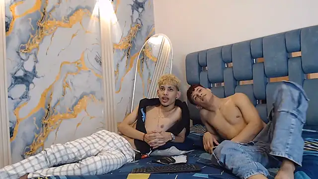 Chat XXX en directo de YOUNG_BOYS_HELL