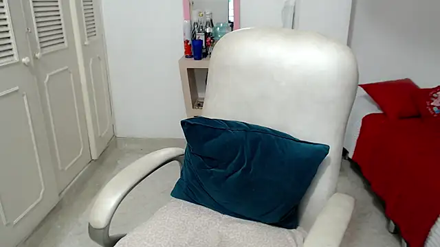 leonela_69のライブXXXチャット