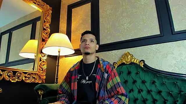 AlessandroKiing live XXX chat