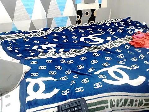 Chat +18 de Trish_CurveCock ao vivo