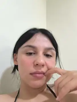 Chatroom XXX en direct de Daniela-rosee