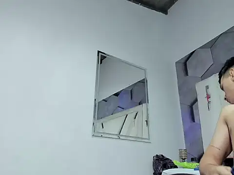 צ'אט XXX בשידור חי של GoldenBoyM
