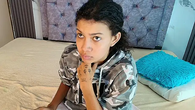 Zoe_Blake1 Chat XXX live