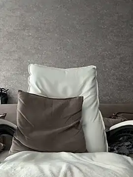 LillySquirtShot élő XXX-chatje