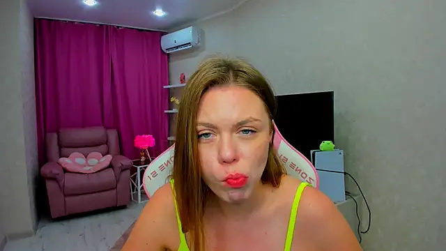 Chatroom XXX en direct de Strawberrye