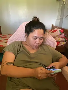 _UrSingleMamiBella_'s Live XXX Chat