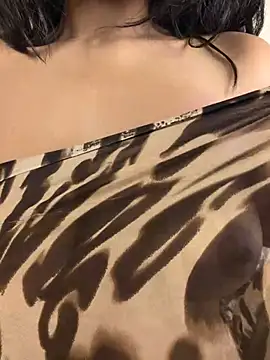KARISHMA-STRIP Chat XXX in diretta