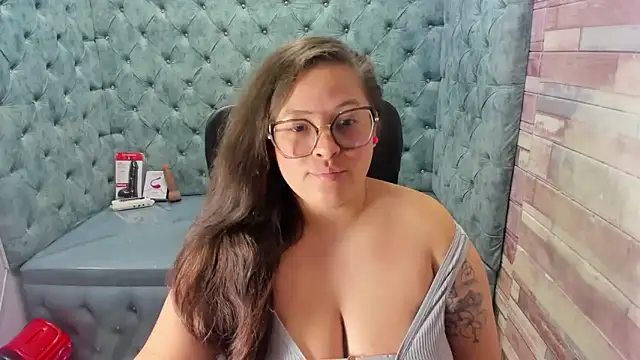 Sarah_Boobs_ élő XXX-chatje