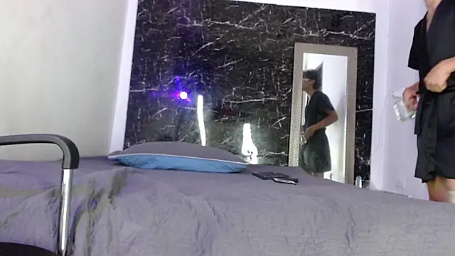 Онлайн чат XXX Adrian_Wolf