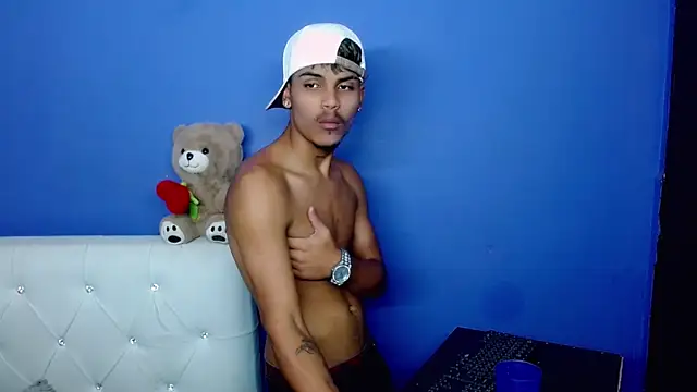 Angel_foxc13 Chat XXX in diretta