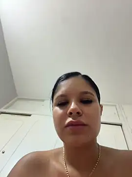 Chat XXX en directo de Elara_Luxe