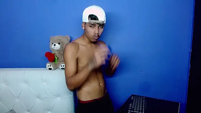 XXX chat uživo modela Angel_foxc13