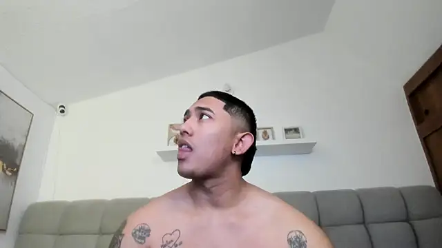 erotic_sins' Live XXX Chat