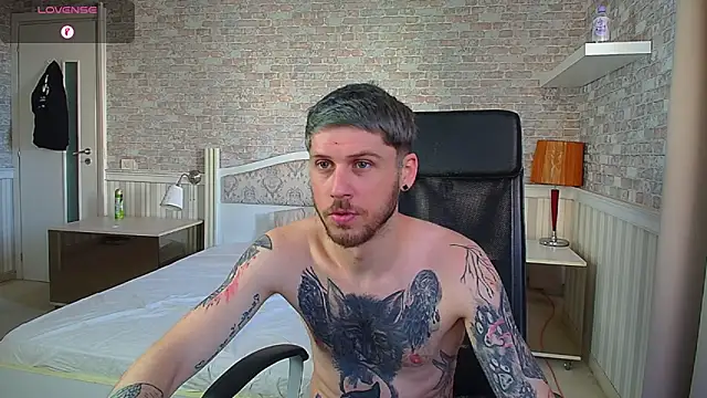 צ'אט XXX בשידור חי של JonahShaw