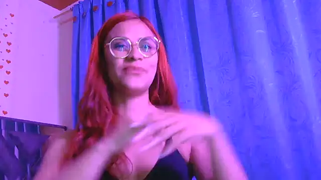 Chat XXX ao vivo de tinny_emiily