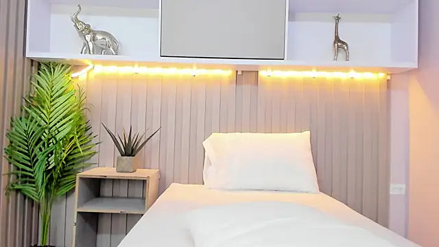 pinktaylor_ Adlı Modelin Canlı XXX Sohbeti