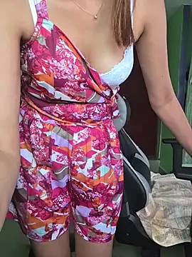 Isha_SaxのライブXXXチャット