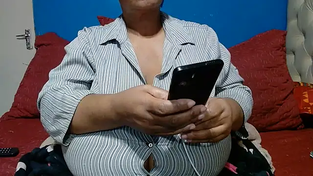 Chatroom XXX en direct de CUTEFIRMMELONSS