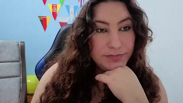 Chat +18 de JANNAH_MARTINEZ ao vivo